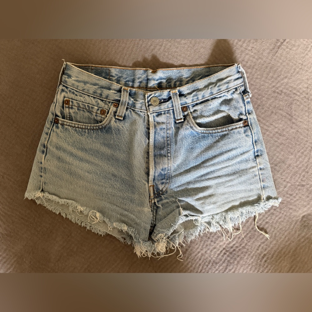Levi’s Denim Frayed Hem Women Shorts